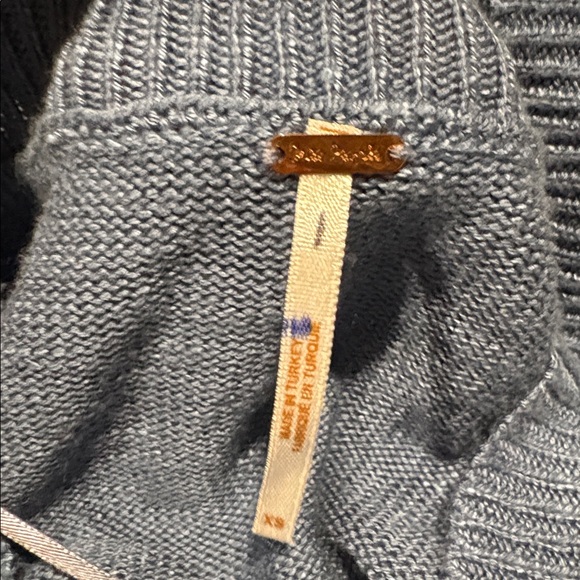 Free People - Hannah Oversized double v-neck sleeveless sweater. Blue. Size XS - Picture 9 of 14